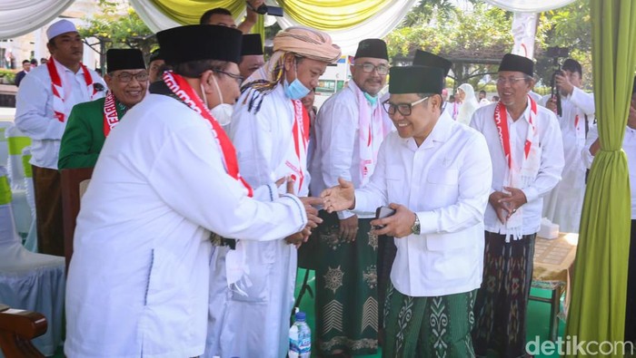 Gus Muhaimin saat menghadiri peringatan Hari Santri Nasional di Tugu Pahlawan Surabaya