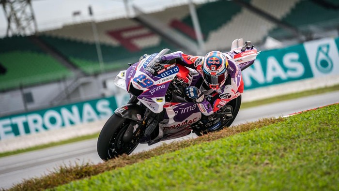 KUALA LUMPUR, MALAYSIA - OCTOBER 21: Jorge Martin of Spain and Pramac Racing rides during the free practice of the MotoGP PETRONAS Grand Prix of Malaysia at Sepang Circuit on October 21, 2022 in Kuala Lumpur, Malaysia. (Photo by Steve Wobser/Getty Images)