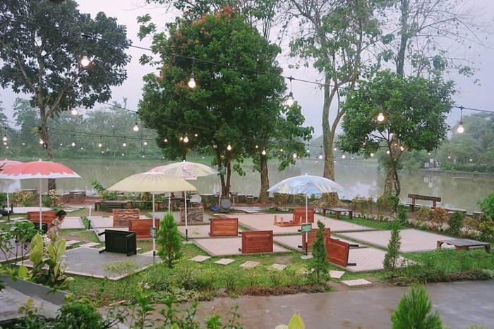 Kafe tepi danau Kece dan Adem, 10 Kafe di Tepi Danau Ini Cocok untuk Bersantai