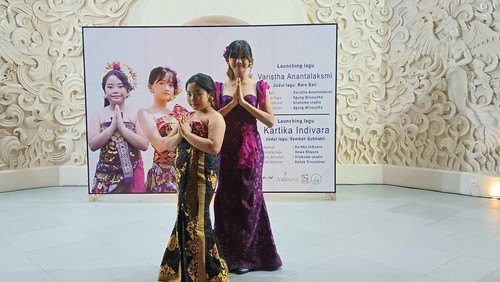 Kakak beradik asli Bali, Varistha Ananta Laksmi (8) dan Kartika Indivara (12) merilis single lagu berbahasa Bali, Sabtu (22/10/2022)