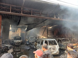2 Orang Luka-6 Mobil Hangus, Ini Penyebab Kebakaran Bengkel Kartasura
