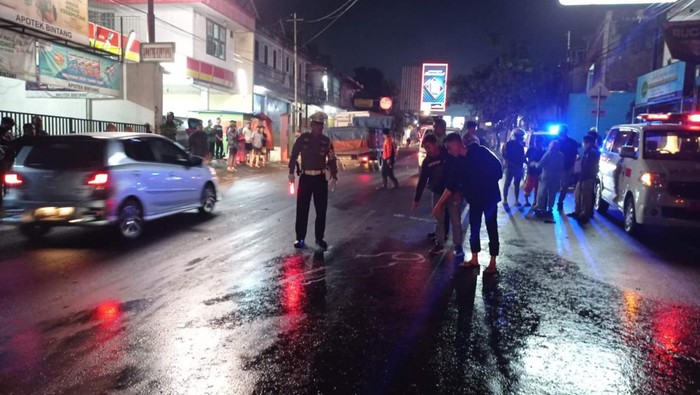 Kecelakaan lalu lintas di Jalan Raya Otista, Kecamatan Citamiang, Kota Sukabumi.