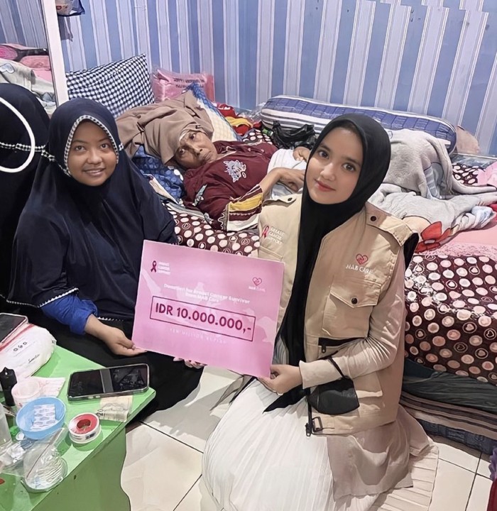 Keseruan Wirda Mansur Saat Belanja Buah dan Jajan Es Kopi