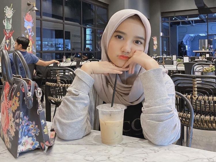 Keseruan Wirda Mansur Saat Belanja Buah dan Jajan Es Kopi