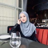 Nama Wirda Mansur kembali menjadi perbincangan setelah postingan foto dirinya di Instagram saat menunaikan haji dikomentari oleh Sabda Ahessa. Bismillah sebentar lagi mulai wukuf. Waktu mustajab doa. Ayo tulisin doa kalian di komentar yaa, insyaAllah didoakan dari sini, tulis Wirda Mansur di Instagram. Foto: Instagram wirda_mansur