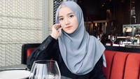 Gak usah pake takjil, senyumannya aja udah cukup, tulis Wirda di keterangan foto. Ia terlihat sedang mampir ke restoran fine dining di kawasan Jakarta Pusat.