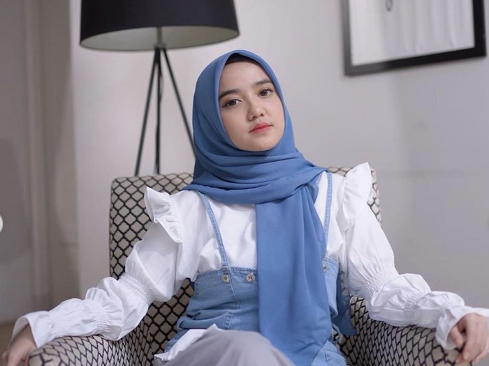 Keseruan Wirda Mansur Saat Belanja Buah dan Jajan Es Kopi