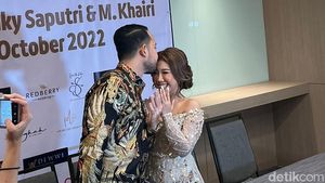 Senyum Kebahagiaan Kiky Saputri Dihadiahi Mercy Usai Dilamar Kekasih