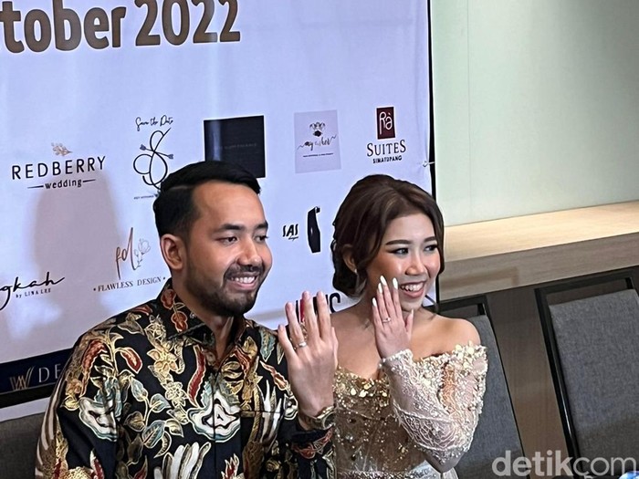 Kiky Saputri Kiky Saputri resmi lamaran
