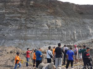 Tambang Pasir Mojokerto Longsor Tewaskan 2 Warga Pengais Batu