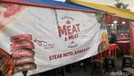 Warung Tenda Ini Tawarkan Beefsteak Kaki Lima yang Empuk Juicy