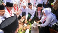 Menurutnya, banyak negara bergelimpangan tak berdaya mengatasi keadaan zaman. Kekuatan santri dan seluruh khasanah ilmu pengetahuan, doktrin ajaran nilai-nilai dan seluruh sistem melakhirkan kekuatan spiritual dan peradaban sebagai bangsa.