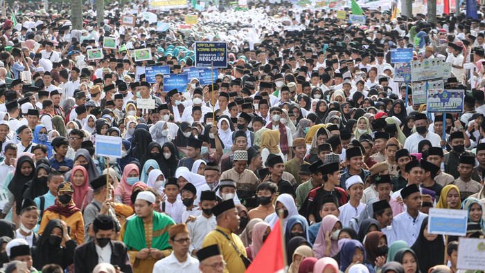 Peringatan Hari Santri Nasional yang digelar setiap tanggal 22 Oktober. Berikut, foto-foto suasana peringatan yang dilakukan di berbagai wilayah di Indonesia.