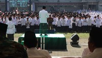 Dari Jombang, Jawa Timur, peringatan Hari Santri Nasional digelar di lapangan Universitas Hasyim Asyari Ponpes Tebuireng, Sabtu (22/10/2022). ANTARA FOTO/Syaiful Arif.