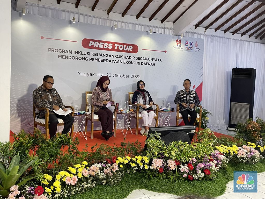 Anggota Dewan Komisioner OJK Bidang Edukasi dan Perlindungan Konsumen, Friderica Widyasari Dewi mengimbau masyarakat tidak lagi terjebak pinjol