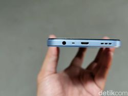 Menggenggam Oppo A17, HP Rp 2 Juta Tampilan Menggoda