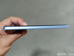 Menggenggam Oppo A17, HP Rp 2 Juta Tampilan Menggoda
