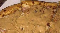 Dahulu netizen ini di-prank oleh ayahnya dengan diberi pizza topping selai kacang. Eh, ternyata ia malah suka dan masih sering membuatnya sampai sekarang. Ada-ada saja ya!