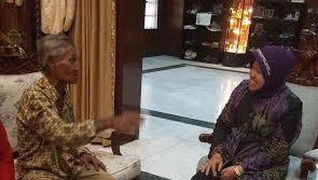 Pak Tuwek, tukang becak yang memiliki hobi menambal jalan