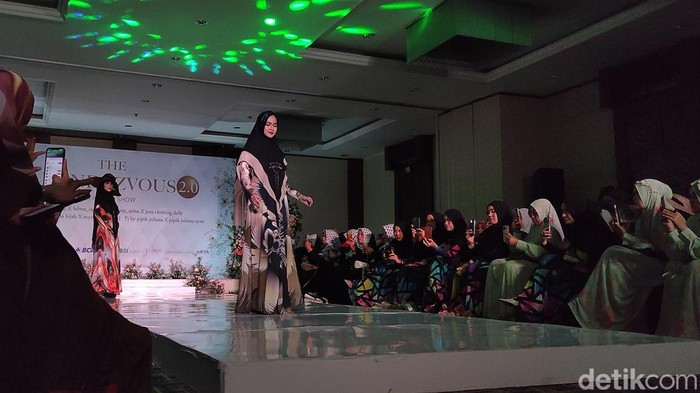 Pameran busana muslim di Semarang, Sabtu (22/10/2022).