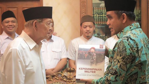 Partai Gerindra bersilaturahmi ke pimpinan Pondok Pesantren Cipasung KH Abun Bunyamin Ruhiat. (Dok Gerindra)