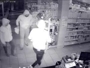 Jabar X-Files: Aksi Rampok Jorok, BAB dan Kencing di Minimarket Sukabumi
