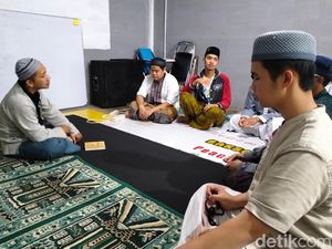 Melihat Aktivitas Santri di Pesantren Tahfizh Quran Tuna Netra Saman Darushudur