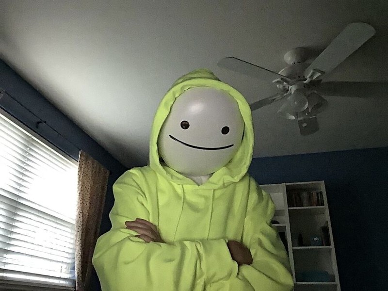 Halloween jatuh pada 31 Oktober setiap tahunnya. Berikut ini adalah kostum Halloween kece yang dibagikan netizen. Bisa jadi ide nih buat pesta kostum.