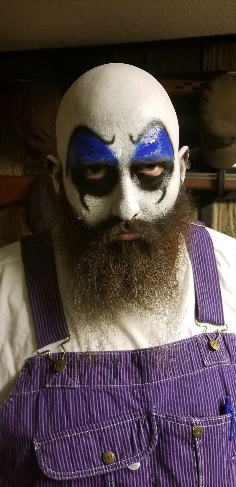 Halloween jatuh pada 31 Oktober setiap tahunnya. Berikut ini adalah kostum Halloween kece yang dibagikan netizen. Bisa jadi ide nih buat pesta kostum.