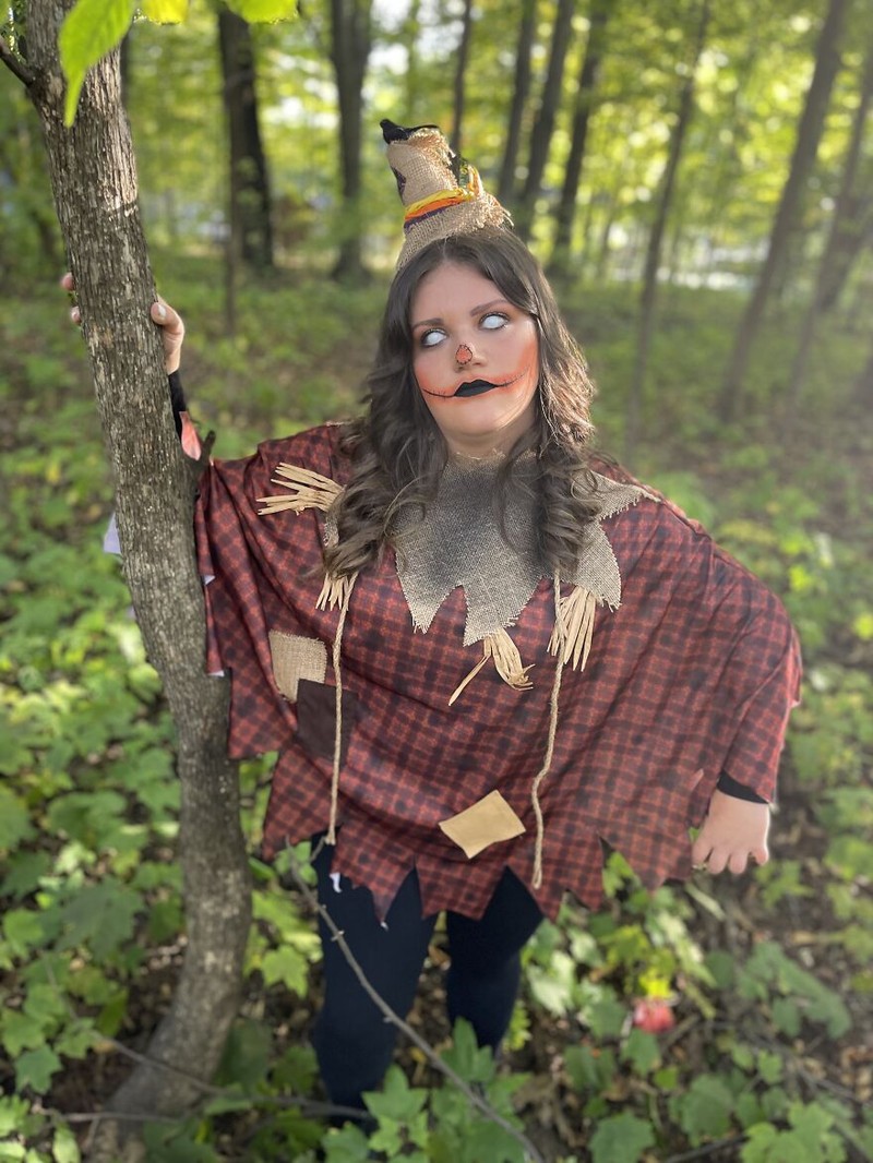 Halloween jatuh pada 31 Oktober setiap tahunnya. Berikut ini adalah kostum Halloween kece yang dibagikan netizen. Bisa jadi ide nih buat pesta kostum.