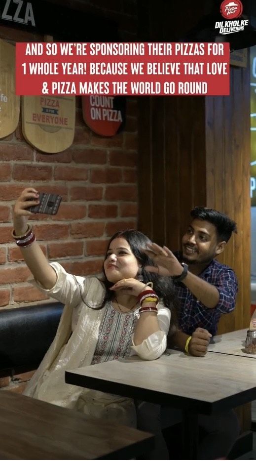 Pengantin bikin perjanjian unik makan pizza sampai dapat gratis