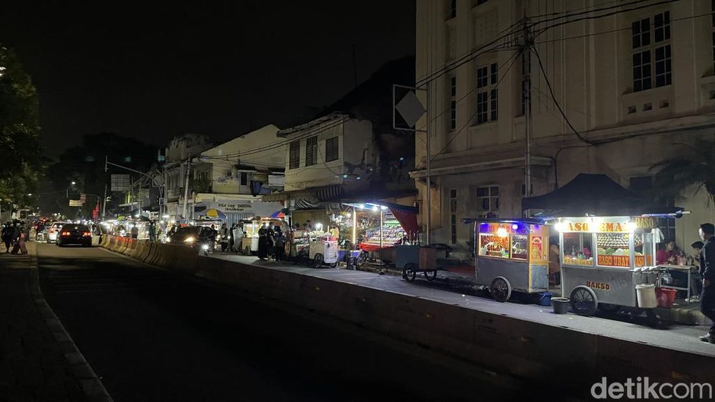 PKL Kota Tua Masih Bandel Berjualan di Jalan Kunir