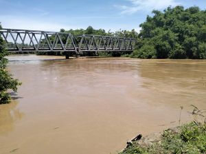 Sungai Madiun Meluap, Jalanan Ngawi Terendam Banjir Kiriman
