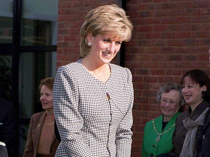 BIRMINGHAM, UNITED KINGDOM - OCTOBER 31:  Princess Diana, Patron, Opening The National Institute Of Conductive Education At Cannon Hill House, Russell Road, Moseley, Birmingham.  The Princess Is Wearing A Black And White Houndstooth Check Suit And She Is Carrying A Christian Dior Black Handbag.  (Photo by Tim Graham Photo Library via Getty Images)
