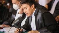 Sanggun Ragahdo mencuri perhatian ketika dirinya membela Brigjen Hendra Kurniawan. Foto: Instagram Sanggun Ragahdo