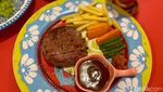 Sensasi Makan Beefsteak Dipadukan dengan Saus Salsa Meksiko
