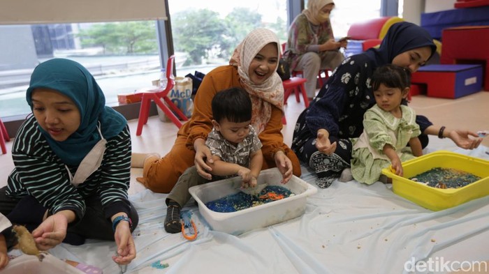 Sampoerna Academy menghadirkan program Mommy & Me “Save The Ocean”. Kegiatan ini memperkenalkan pentingnya konservasi laut.