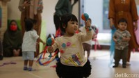 Anak-anak terlihat sangat antusias mengikuti kegiatan ini.
