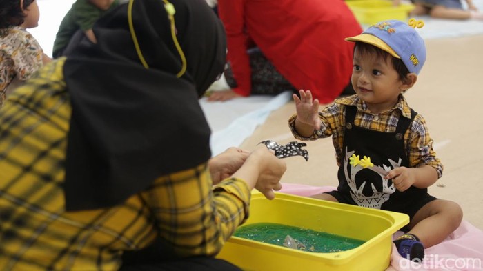 Sampoerna Academy menghadirkan program Mommy & Me “Save The Ocean”. Kegiatan ini memperkenalkan pentingnya konservasi laut.