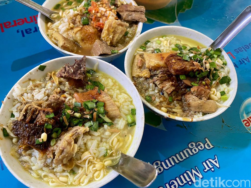 Legendaris dari Blitar! Ini Nikmatnya Soto Bok Ireng Sejak 1940