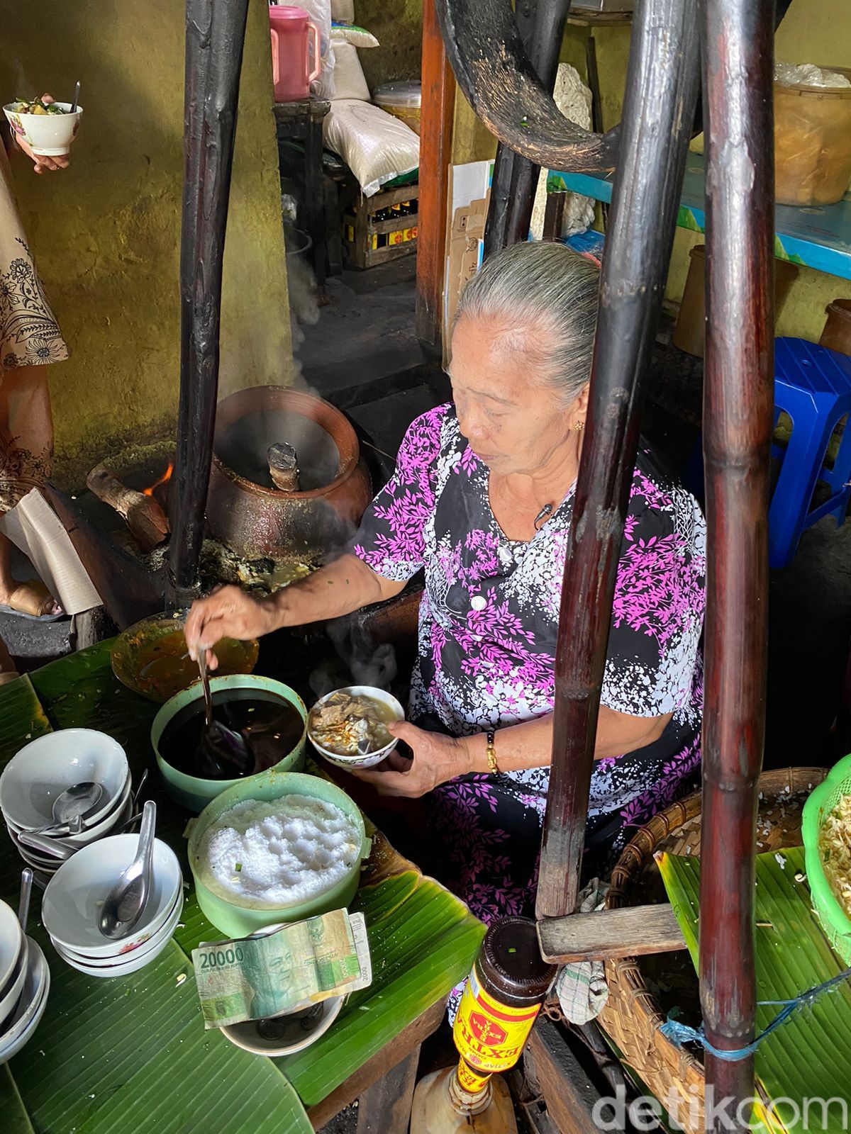 Legendaris dari Blitar! Ini Nikmatnya Soto Bok Ireng Sejak 1940