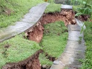 Gawat! Fenomena Tanah Gerak Meluas ke 5 Kecamatan di Blitar