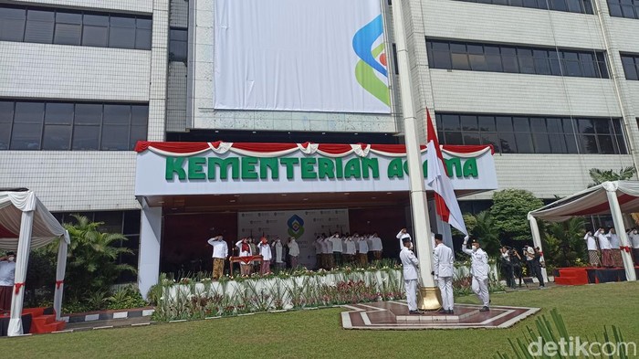 Upacara Hari Santri 2022 di Kementerian Agama.