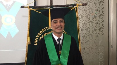 Potret Wamenkes Resmi Jadi Salah Satu Guru Besar Termuda di FKUI