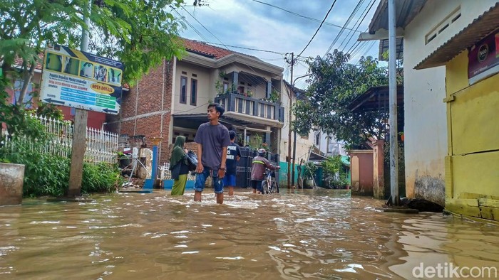 Banjir di Desa Dayeuhkolot Bandung Banjir di Desa Dayeuhkolot Bandung