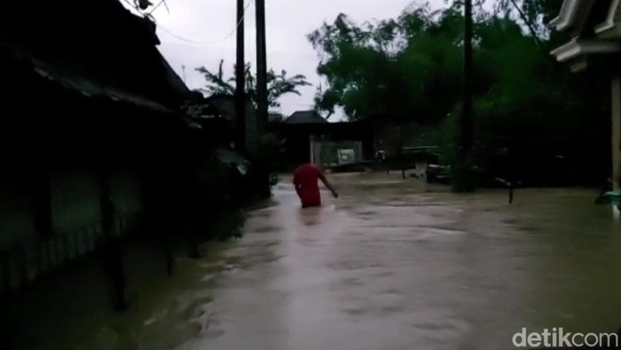 Banjir landa desa di Lamongan