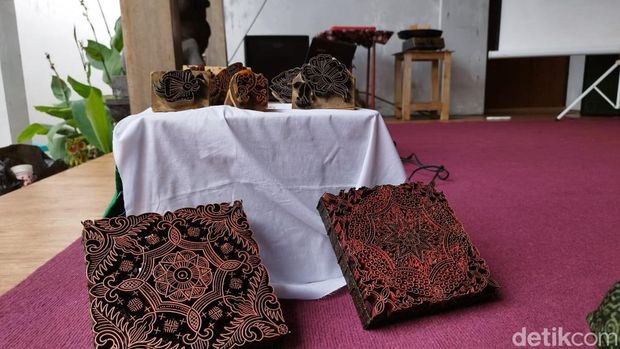 Beragam jenis motif batik patron Ambarawa. Foto diambil Minggu (23/10/2022).