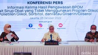 Kepala BPOM Penny K Lukito menggelar konferensi pers terkait temuan cemaran etilen glikol pada sejumlah obat sirup di kantor BPOM, Jakarta, Minggu (23/10/2022).