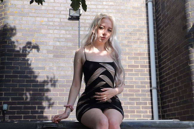 Aku pikir dia sangat cantik dan aku ingin terlihat persis dengan dia. Aku melakukan berbagai tipe filler untuk terlihat seperti dia, begitu juga operasi hidung, ujarnya dilansir Need to Know. Foto: Instagram Charlotte Grey