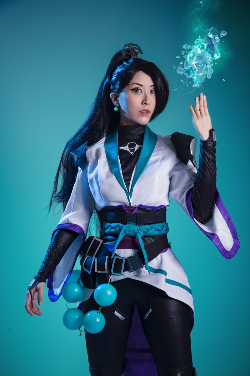 Keren Banget! Potret Cosplayer Larissa Rochefort Jadi Karakter Game